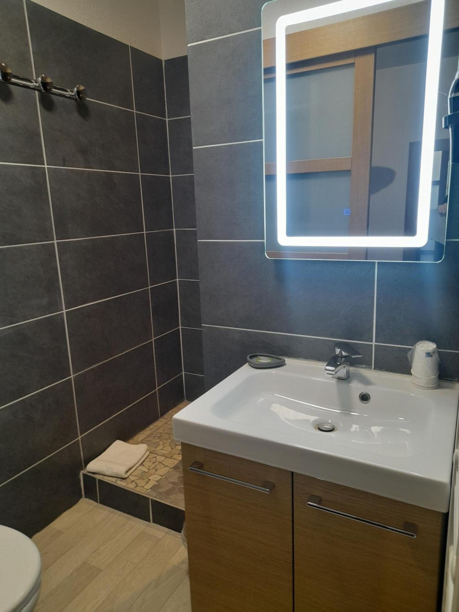 Hôtel Les Alizés Puget-Théniers Habitación foto