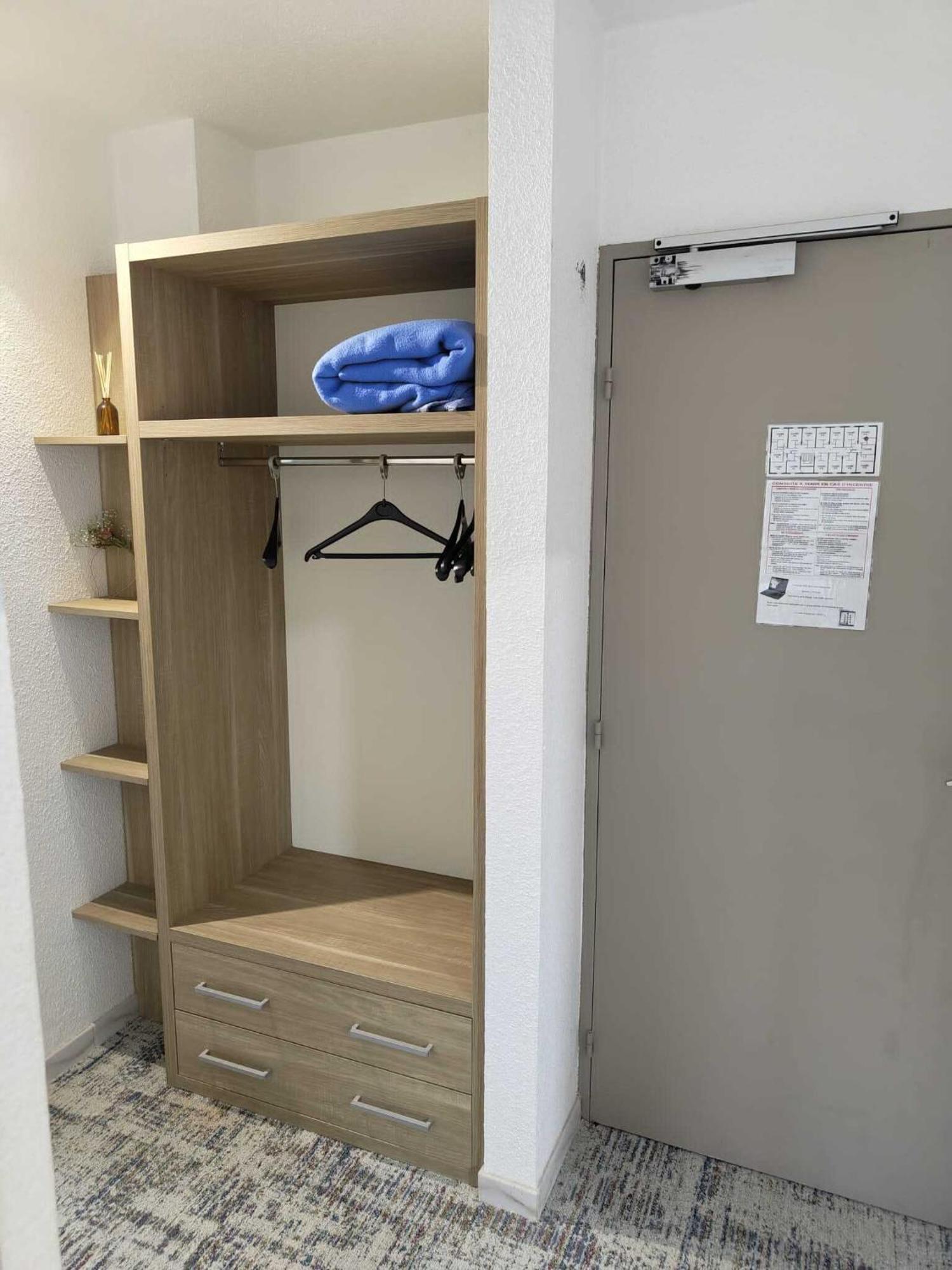 Hôtel Les Alizés Puget-Théniers Habitación foto