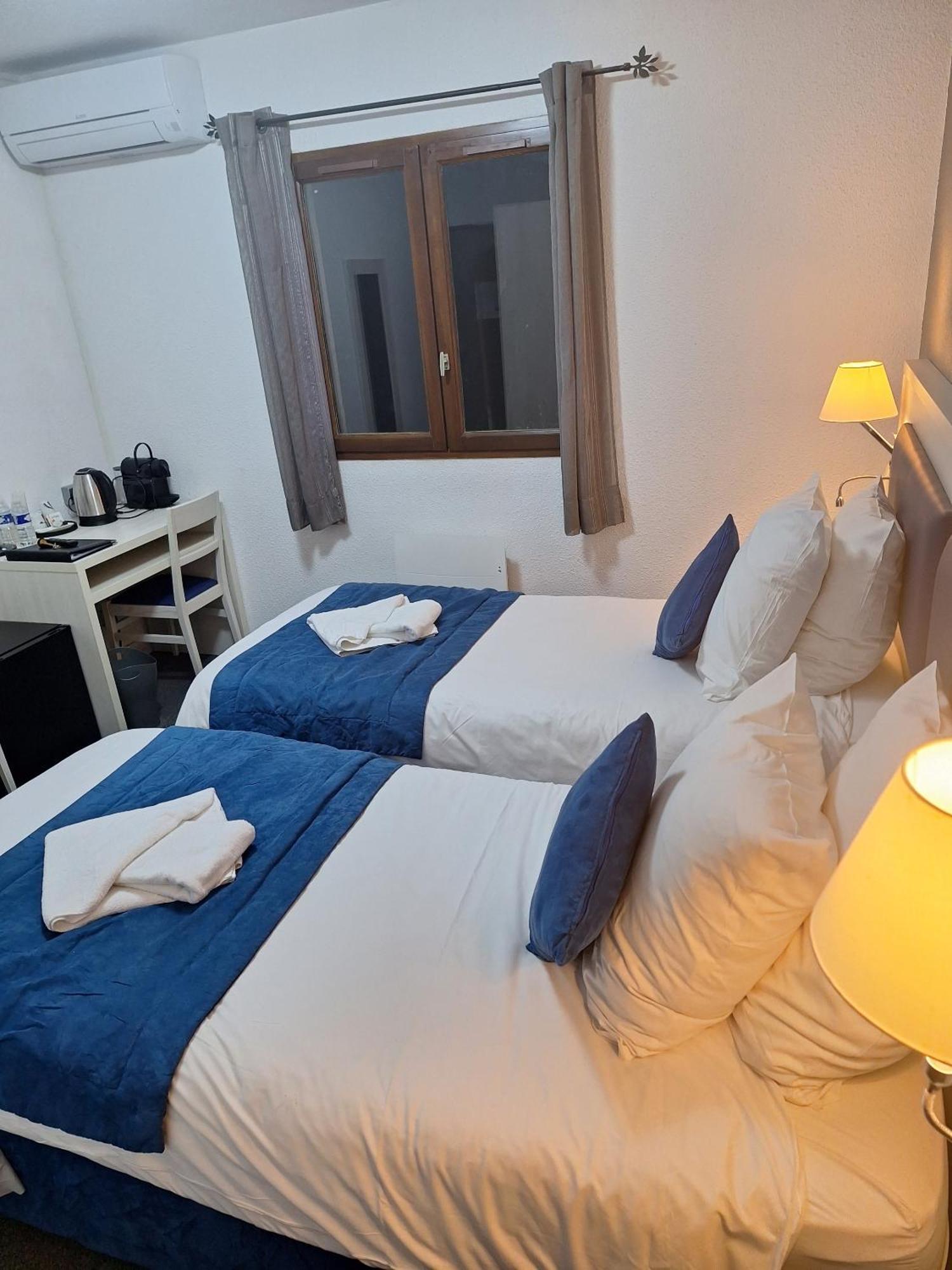 Hôtel Les Alizés Puget-Théniers Habitación foto
